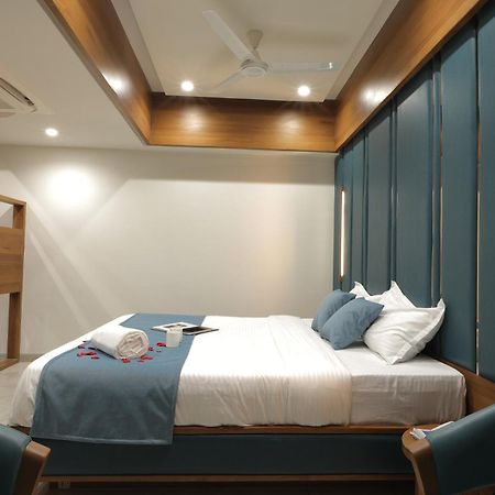 Plenteous Inn Ahmedabad Buitenkant foto