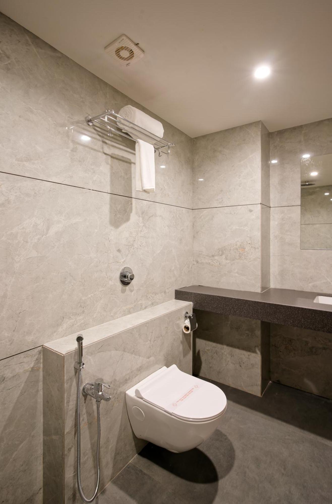 Plenteous Inn Ahmedabad Buitenkant foto