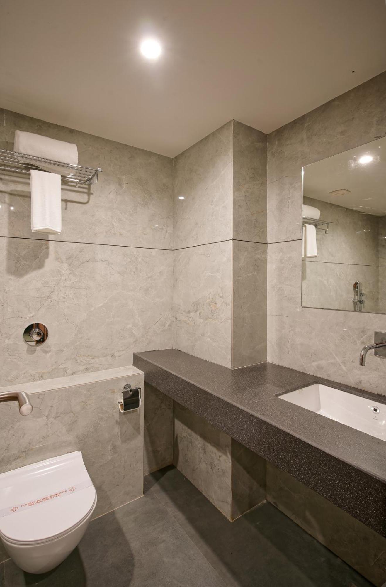 Plenteous Inn Ahmedabad Buitenkant foto