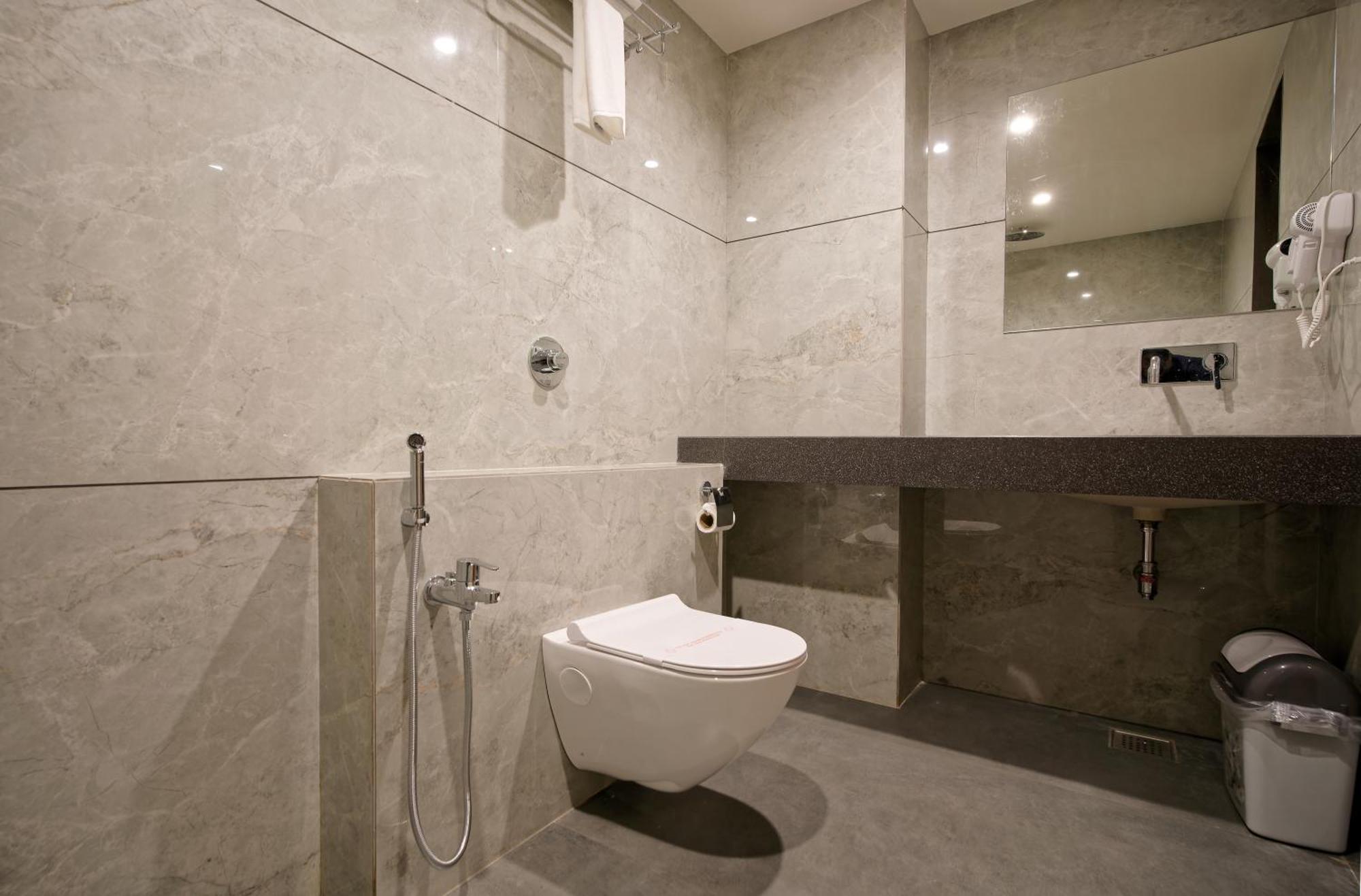 Plenteous Inn Ahmedabad Buitenkant foto