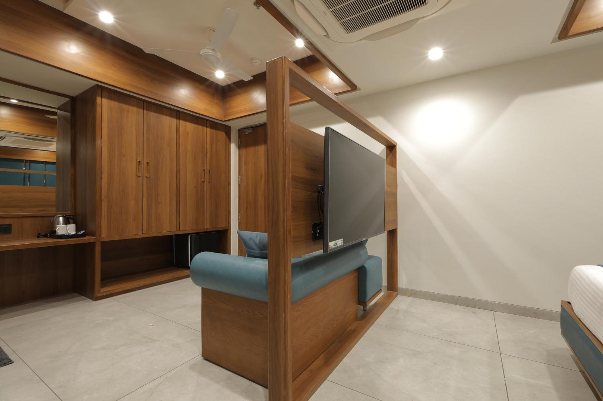 Plenteous Inn Ahmedabad Buitenkant foto