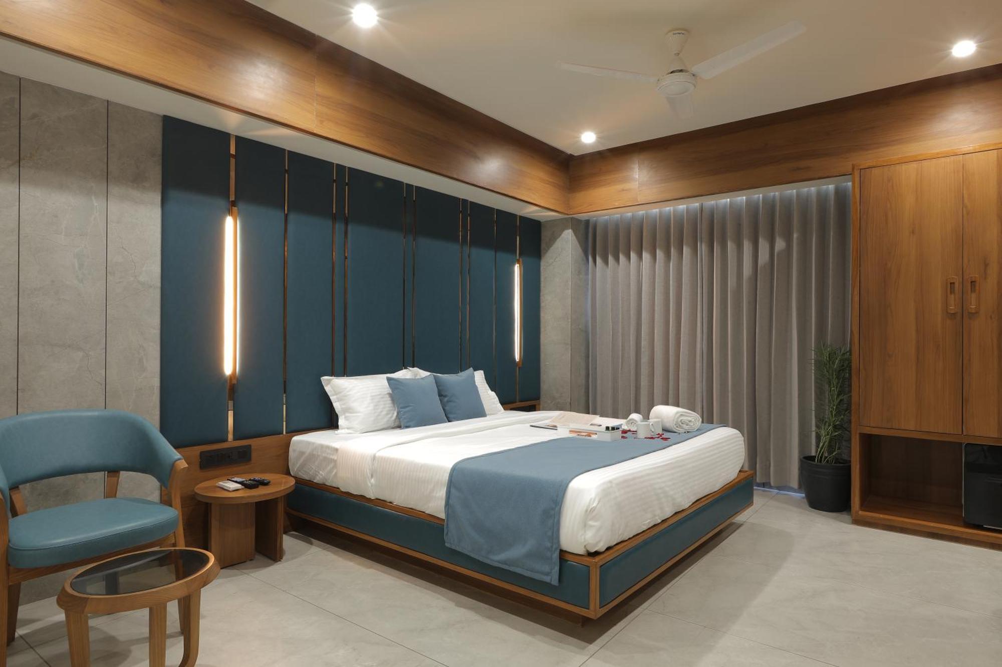 Plenteous Inn Ahmedabad Buitenkant foto