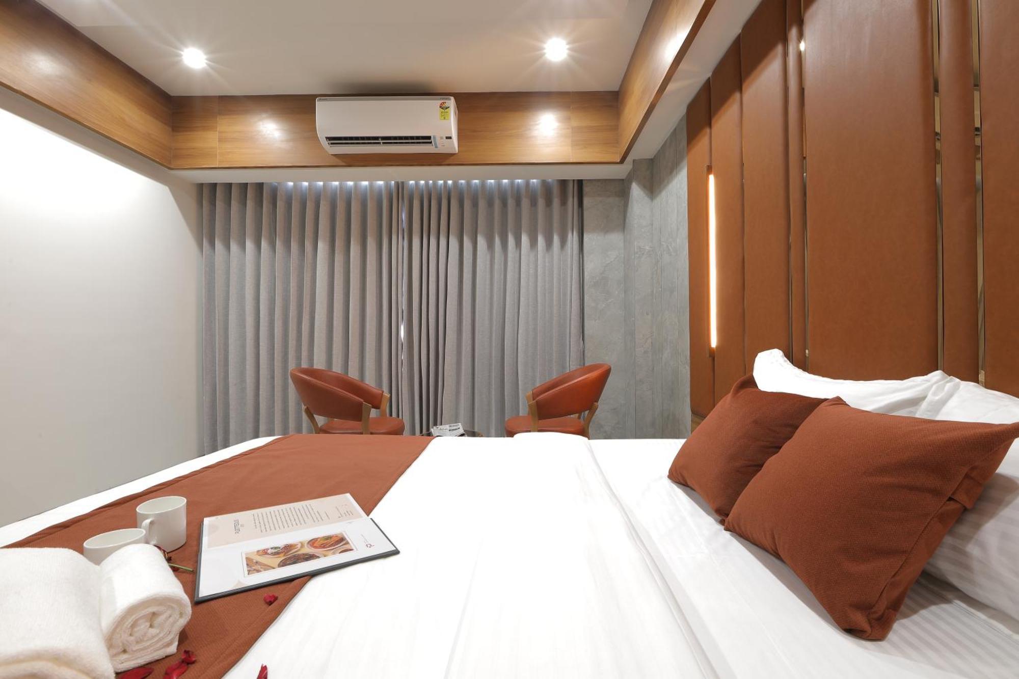 Plenteous Inn Ahmedabad Buitenkant foto