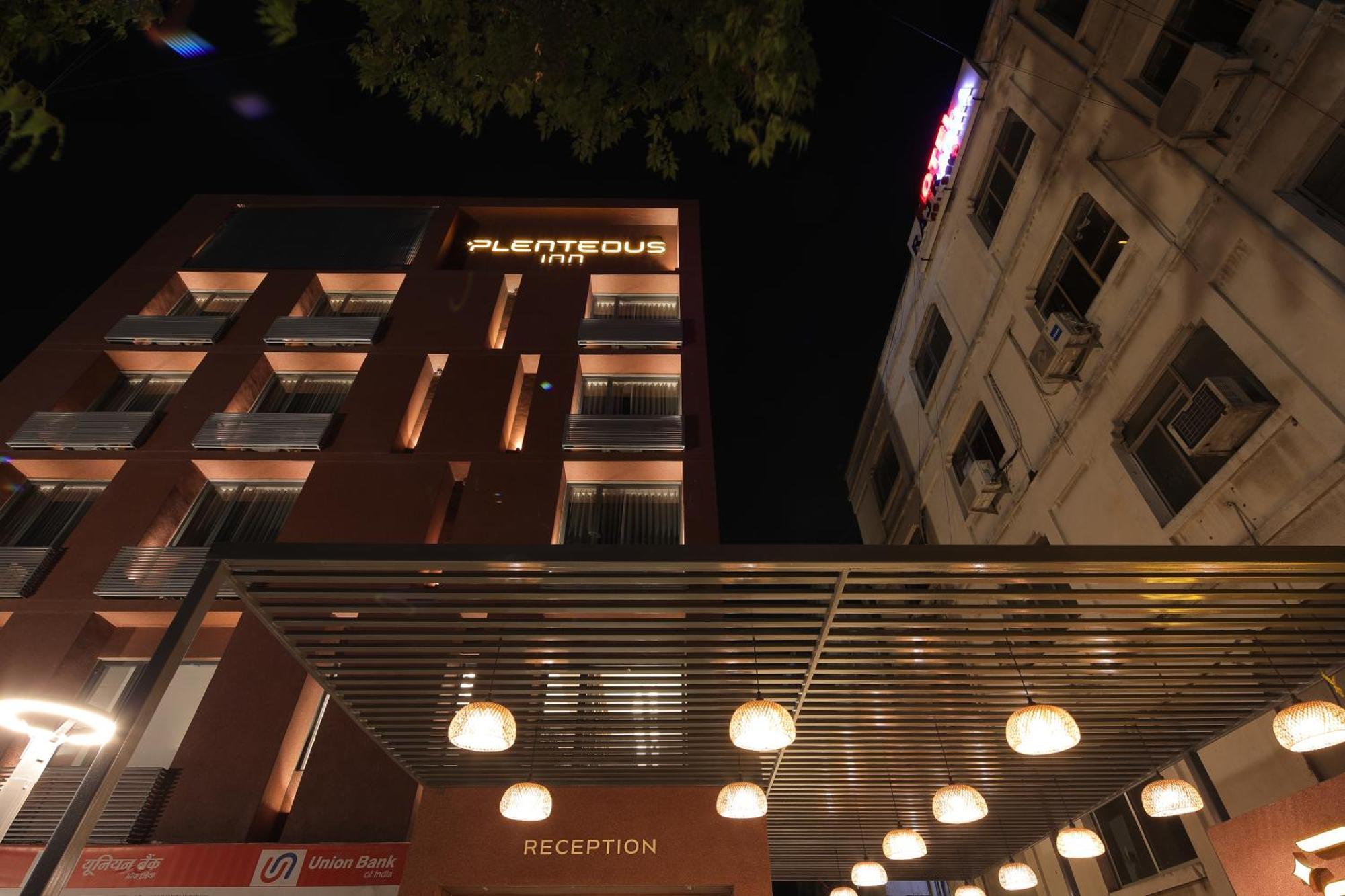 Plenteous Inn Ahmedabad Buitenkant foto