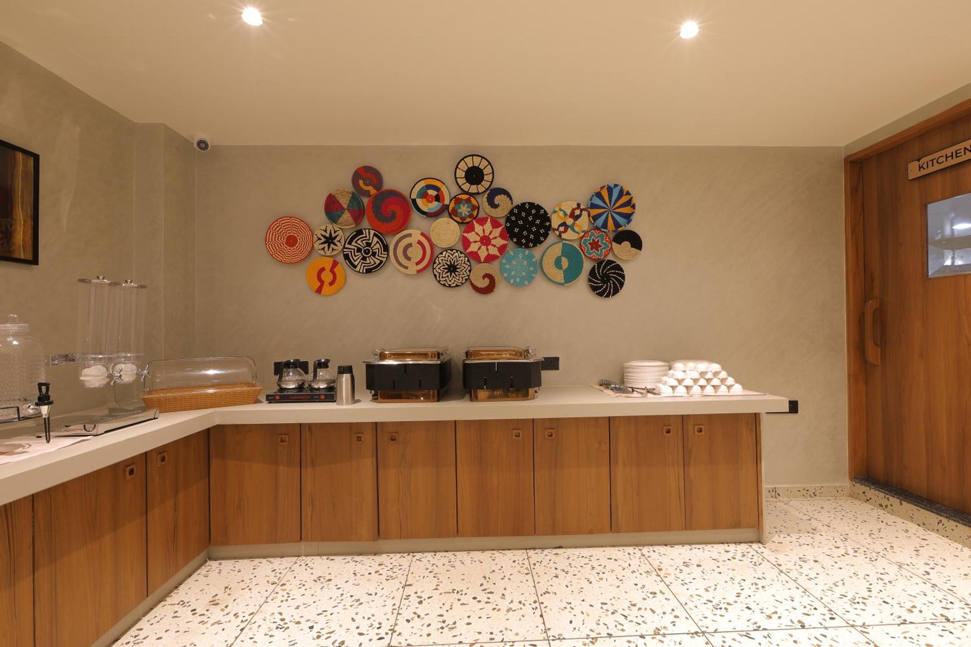 Plenteous Inn Ahmedabad Buitenkant foto