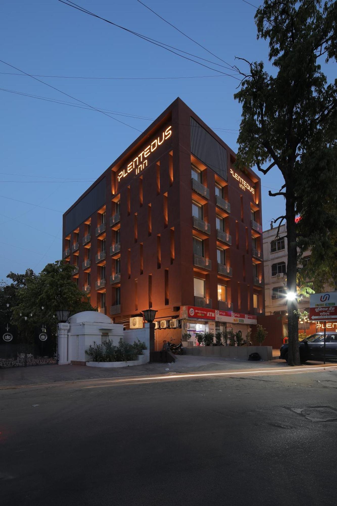 Plenteous Inn Ahmedabad Buitenkant foto