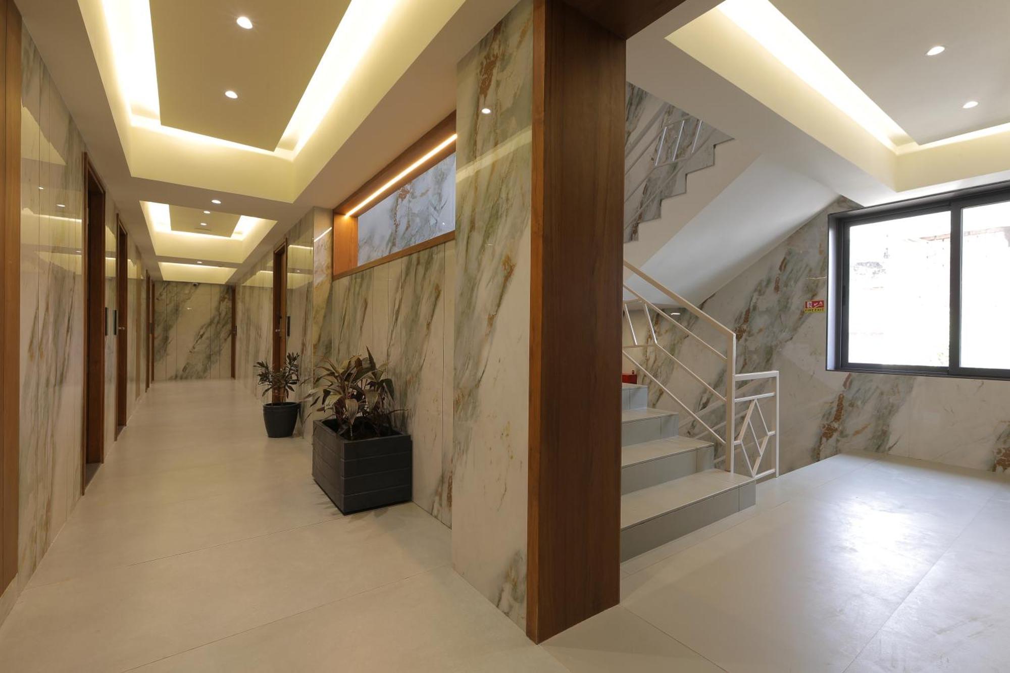 Plenteous Inn Ahmedabad Buitenkant foto