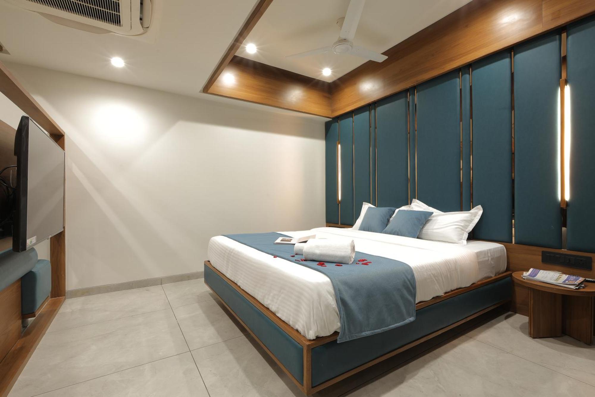 Plenteous Inn Ahmedabad Buitenkant foto
