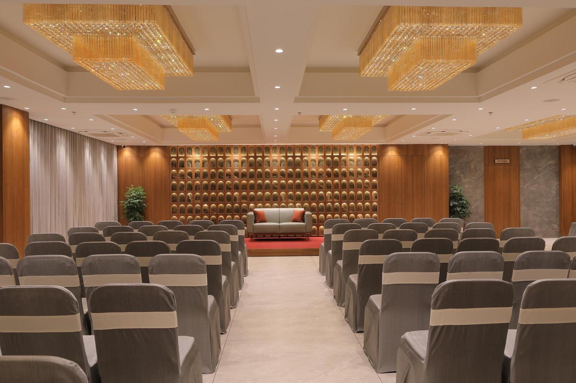 Plenteous Inn Ahmedabad Buitenkant foto