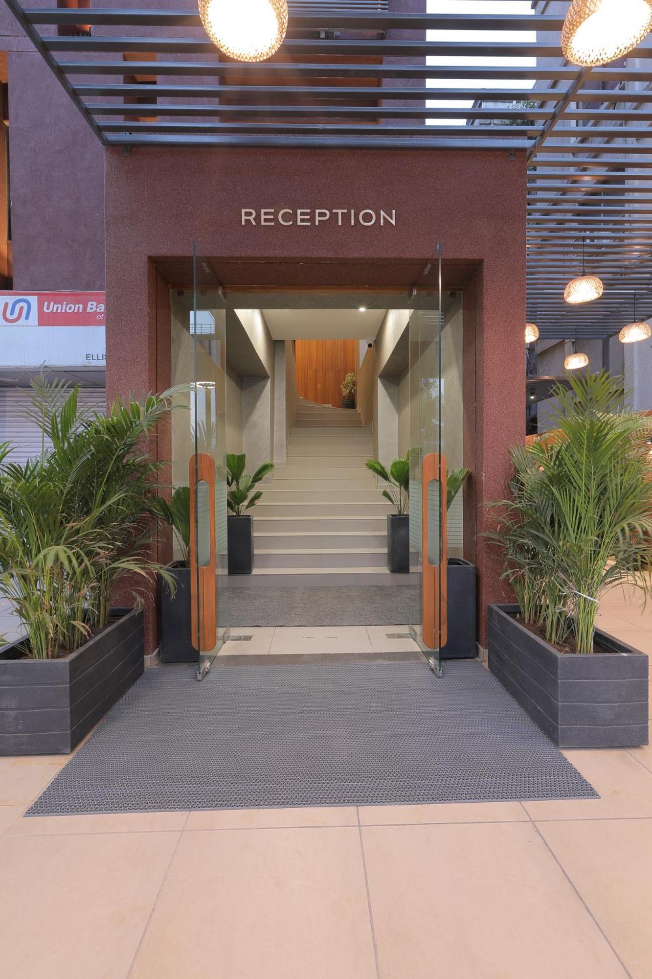 Plenteous Inn Ahmedabad Buitenkant foto