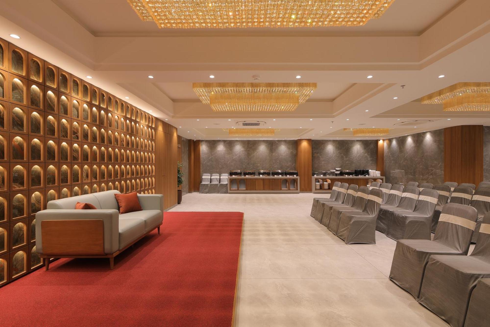Plenteous Inn Ahmedabad Buitenkant foto
