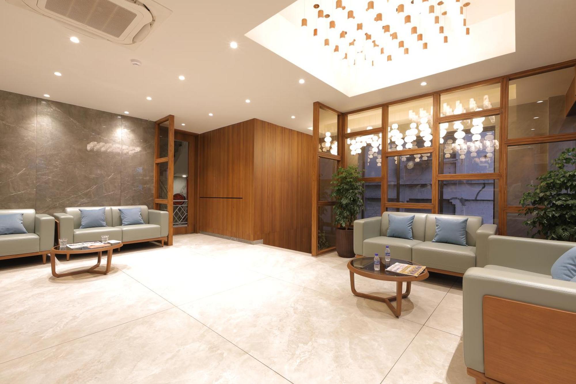 Plenteous Inn Ahmedabad Buitenkant foto