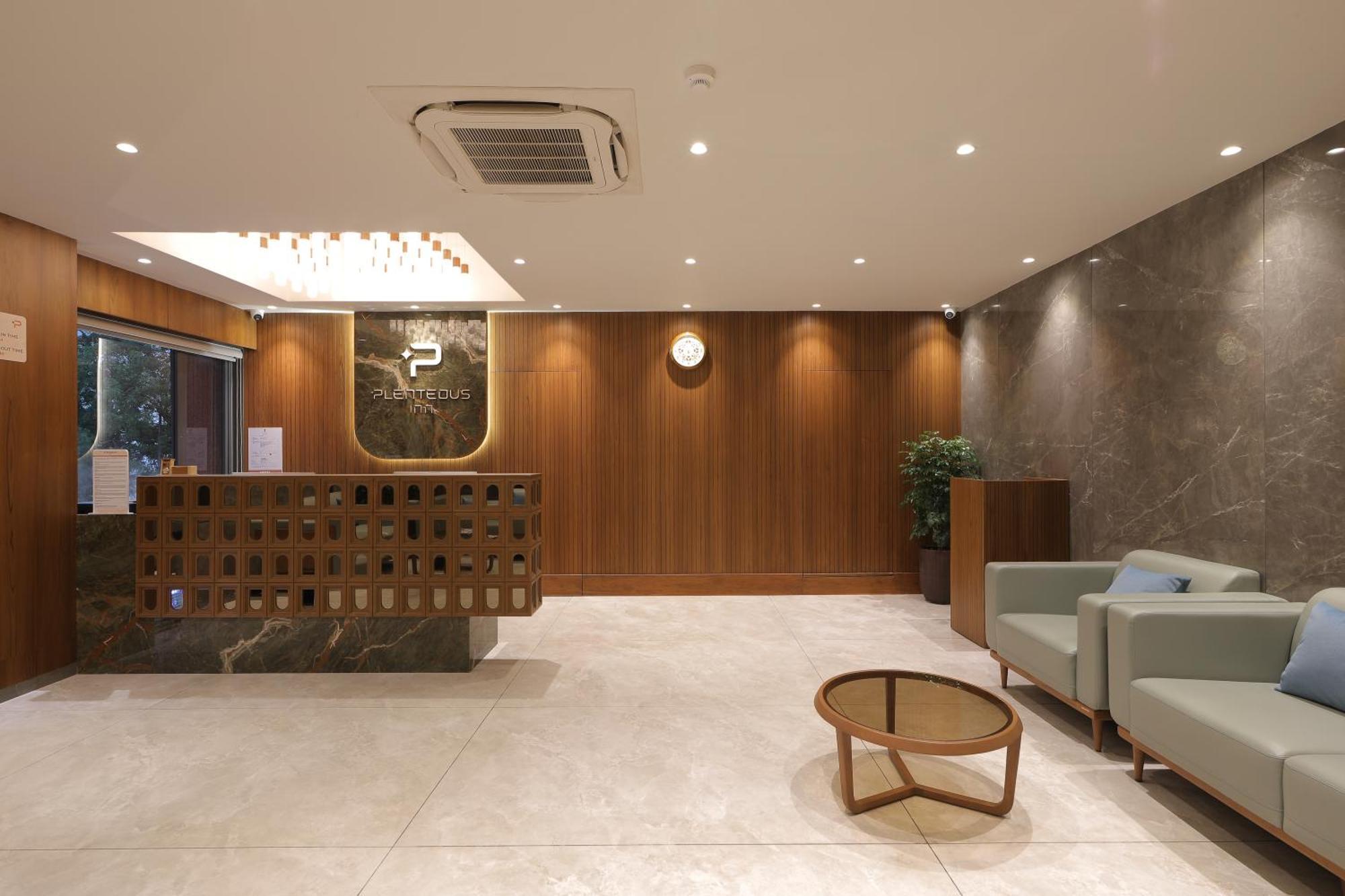 Plenteous Inn Ahmedabad Buitenkant foto