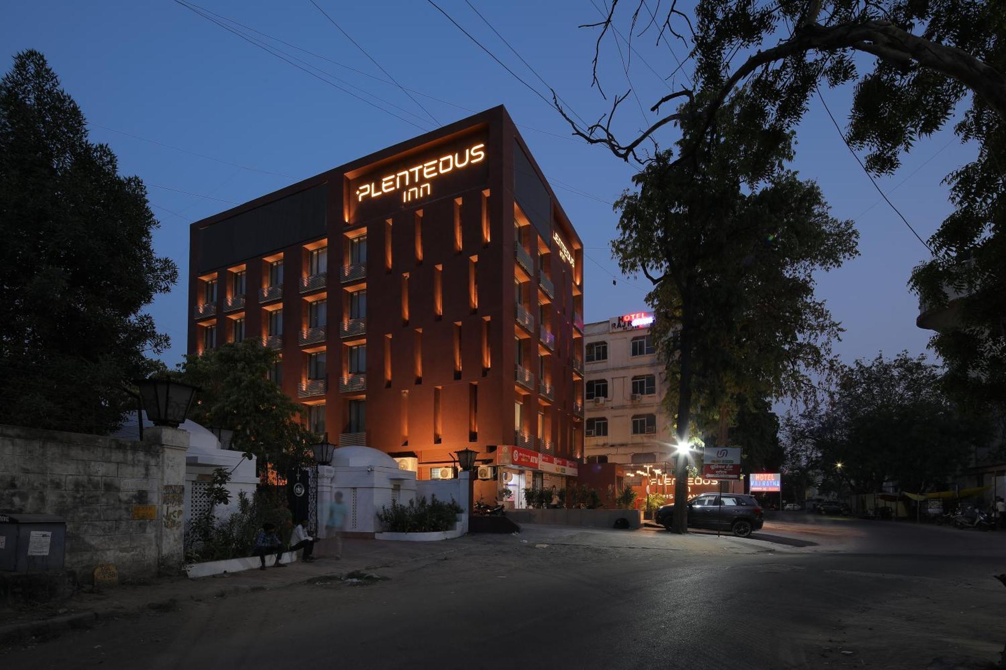 Plenteous Inn Ahmedabad Buitenkant foto